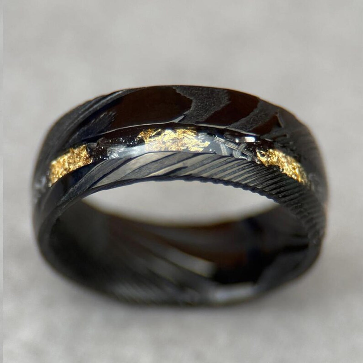 8mm black Damascus steel ring set with gold foil and meteorite men's wedding Bands engagement ring-4