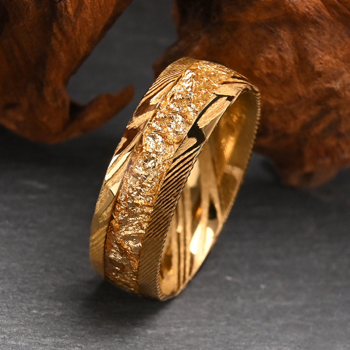 Bague en acier damassé doré de 8 mm, alliance pour homme, incrustée de feuilles d'or, bijou fantaisie, bague de fiançailles, alliance, cadeau raffiné, confort optimal-zoom-6