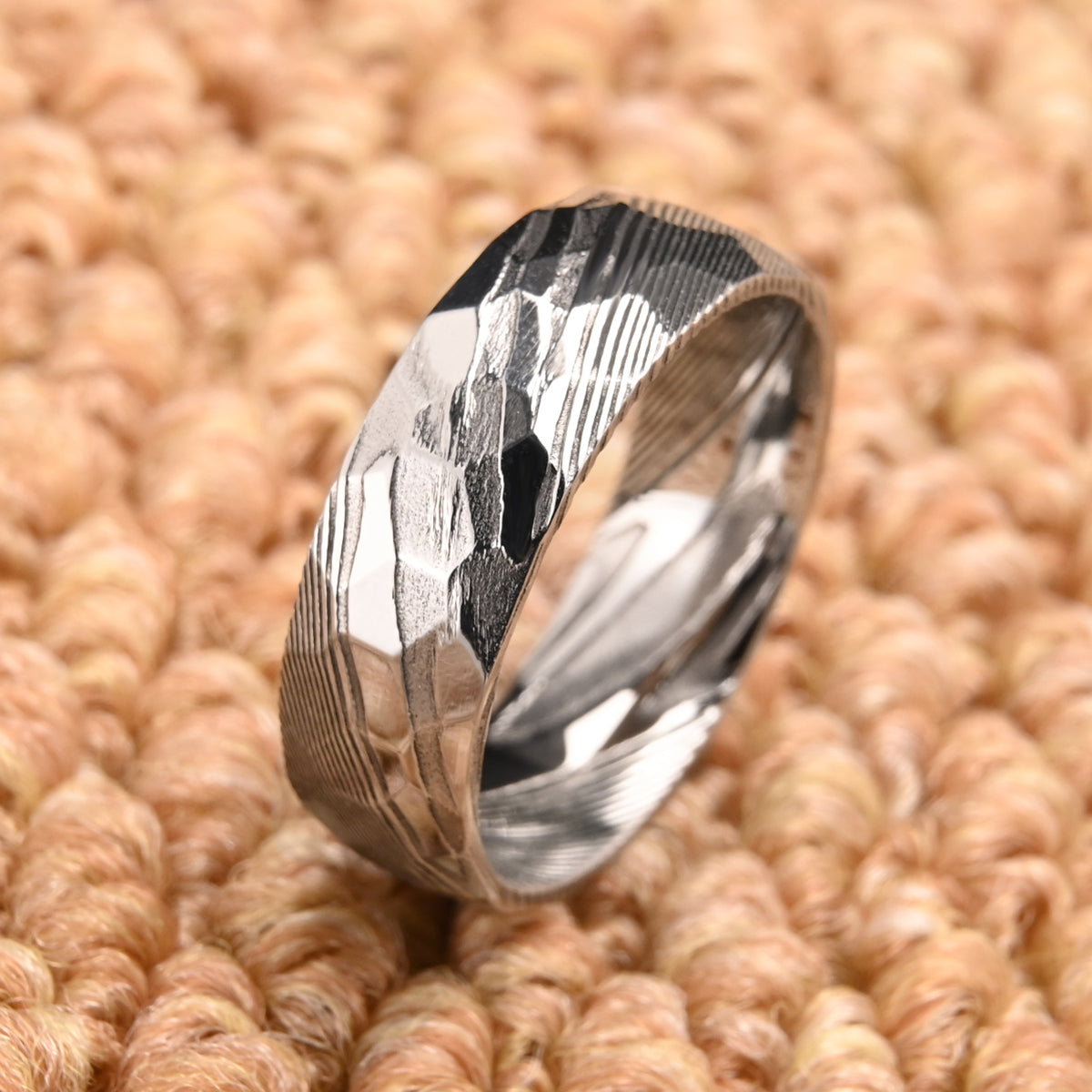 Bague en acier damassé argenté de 8 mm, alliance pour homme, bijou fantaisie, bague de fiançailles, bague martelée, bagues de couple-zoom-6