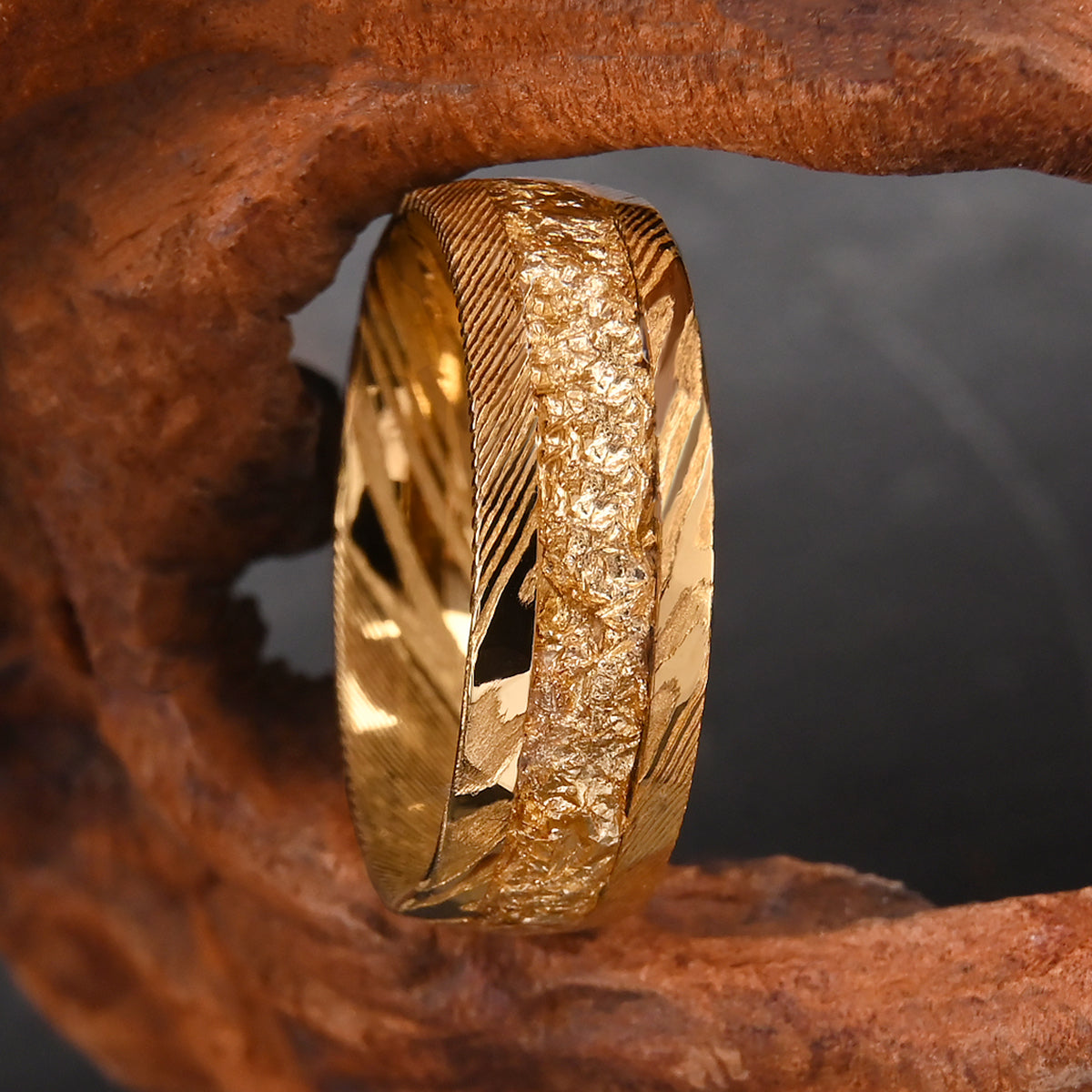 Bague en acier damassé doré de 8 mm, alliance pour homme, incrustée de feuilles d'or, bijou fantaisie, bague de fiançailles, alliance, cadeau raffiné, confort optimal-2