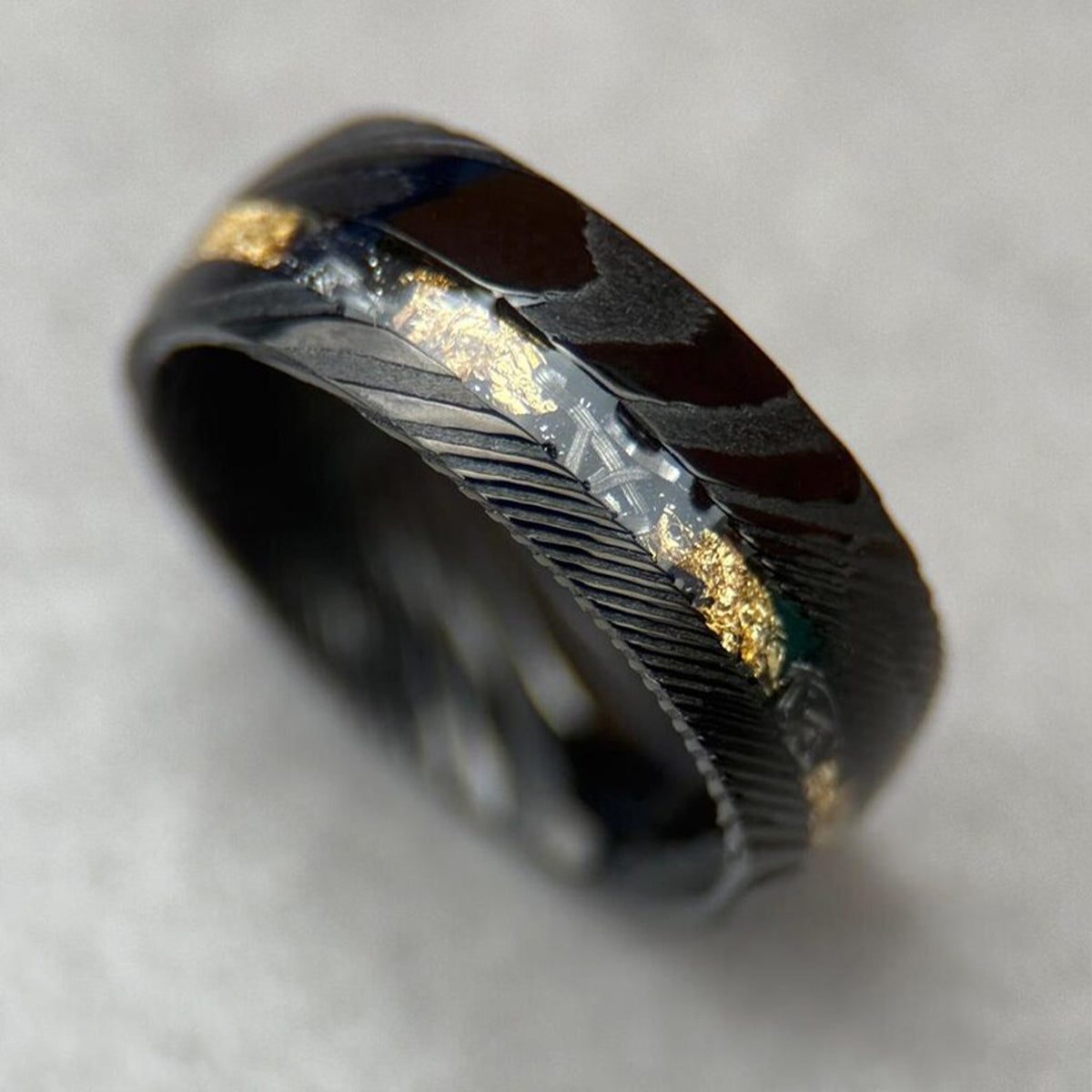 8mm black Damascus steel ring set with gold foil and meteorite men's wedding Bands engagement ring-3